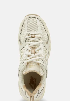 530AA Sneaker