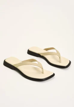 Izzy Sandal Flats