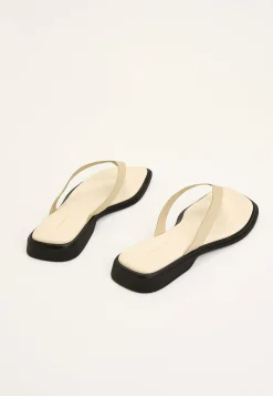 Izzy Sandal Flats