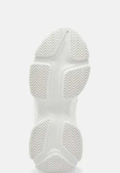 Mac-E Sneaker