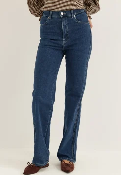 Moxy Straight