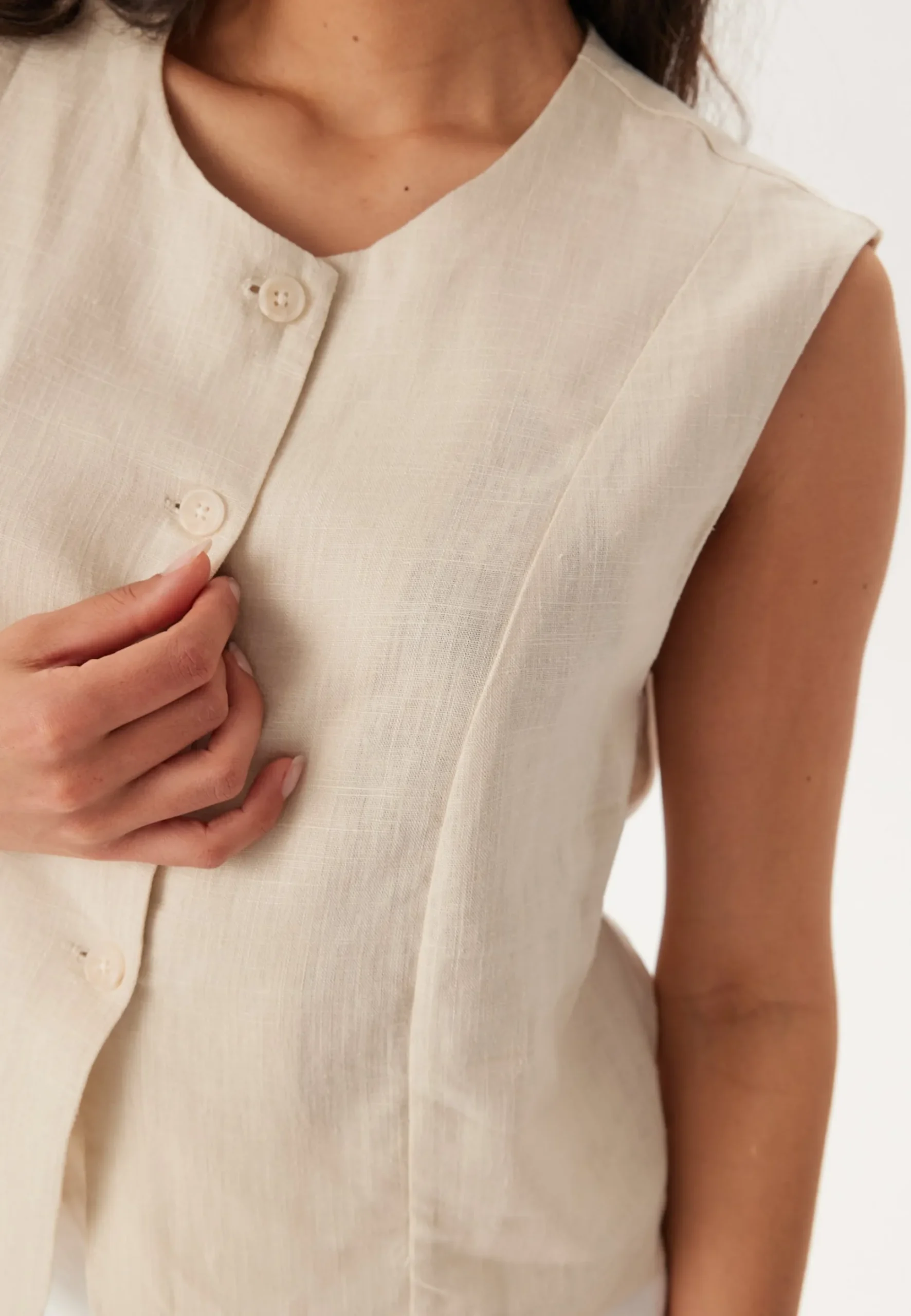 Objaya S/L Re Vest