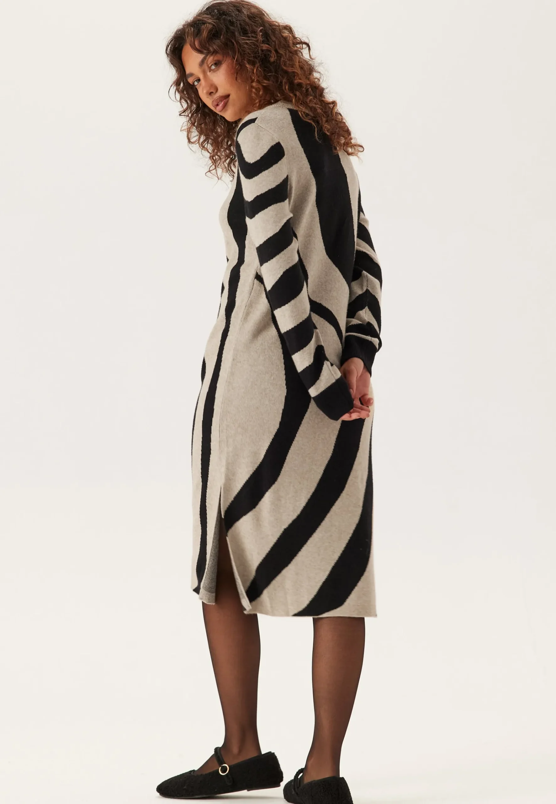 Vitif Crewneck Knit Midi Dress