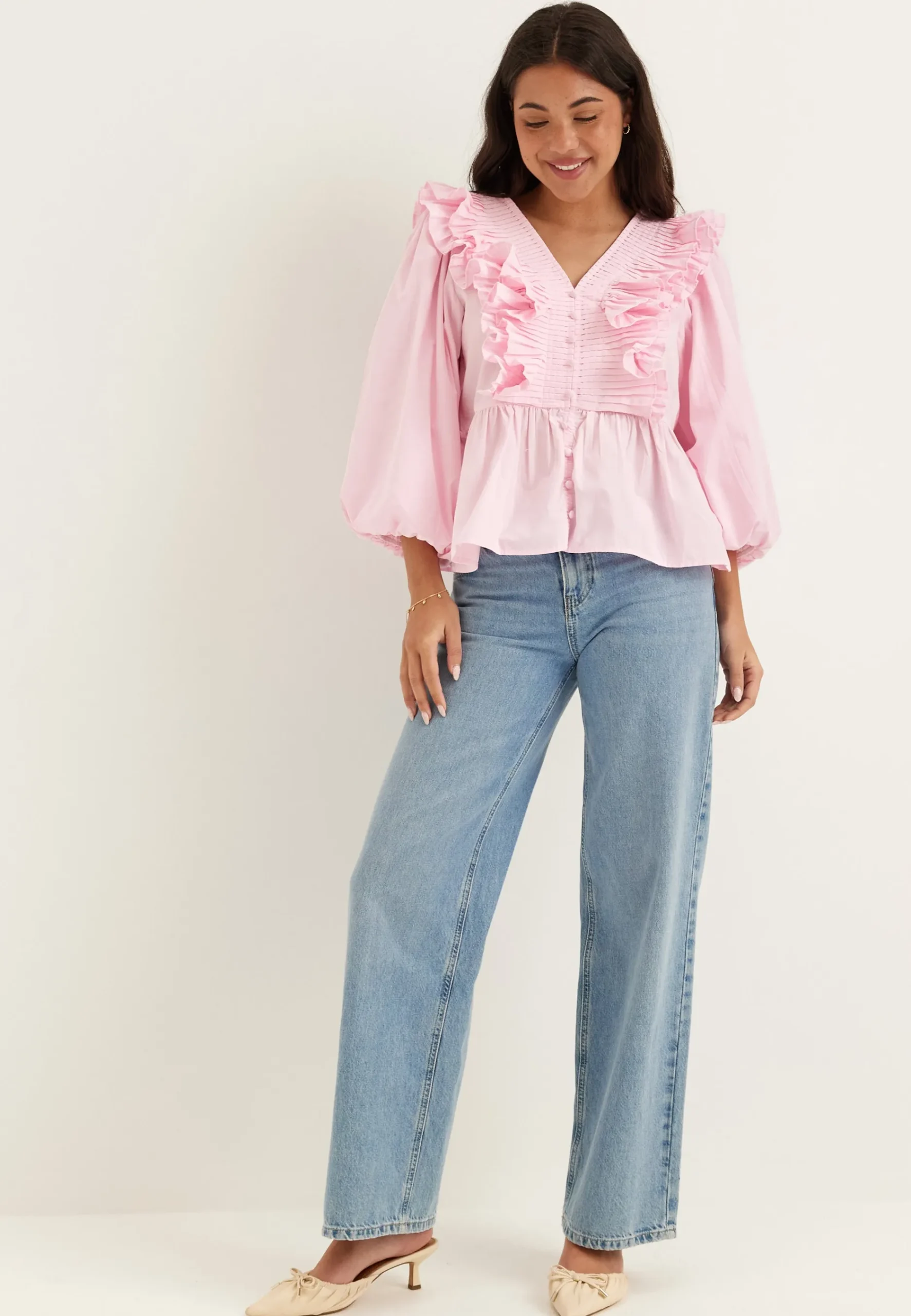 Yasruna 3/4 RUFFLE TOP